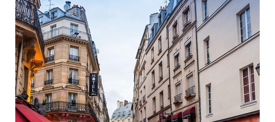 Expedia down, Airbnb up for bookings for some hotels in Europe and Asia