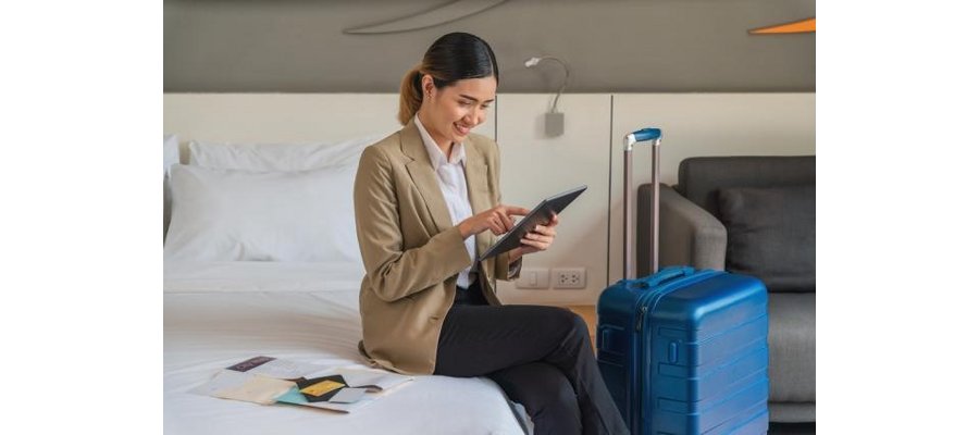From Business to Leisure: The Intersection of Booking Behaviors and Guest Loyalty