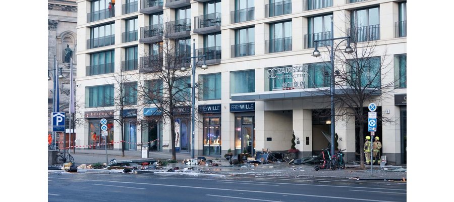 Giant aquarium housing 1,500 fish bursts in Berlin, injuring 2 people