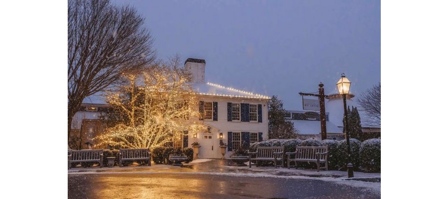 In a tight labor market, employers sweeten the holiday perks for hospitality employees