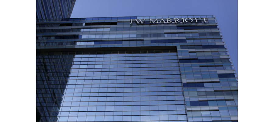 Big hotel chains and unbranded-hotel owners find they need each other