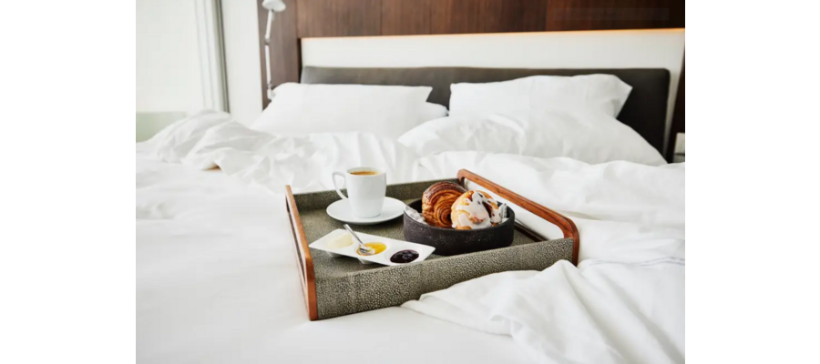 Hotel employees share the 7 red flags to look for when checking into a hotel