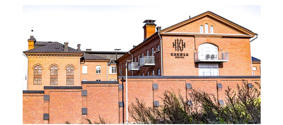 Hotel Kakola. Voluntarily in prison.