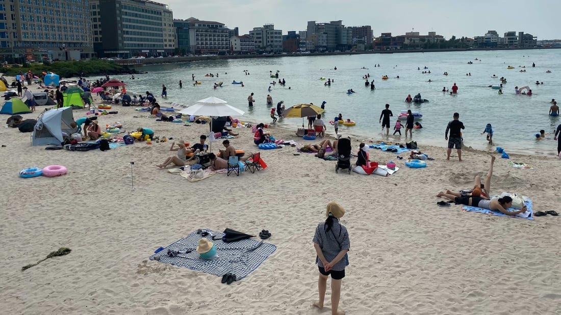 South Korea hotel apologizes after honeymooners discover people can see into mirrored sauna