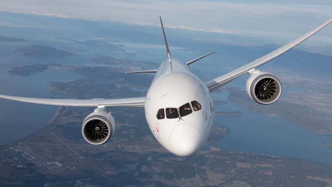 Qantas supermoon flight to nowhere sells out in 'record time'