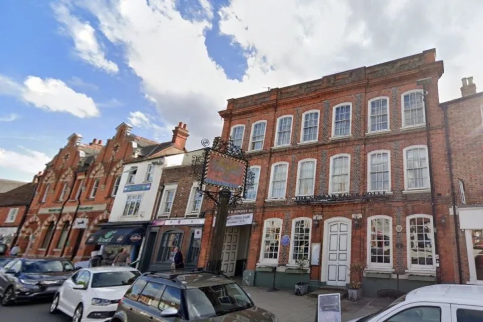 Oxfordshire hotel handed low food hygiene rating