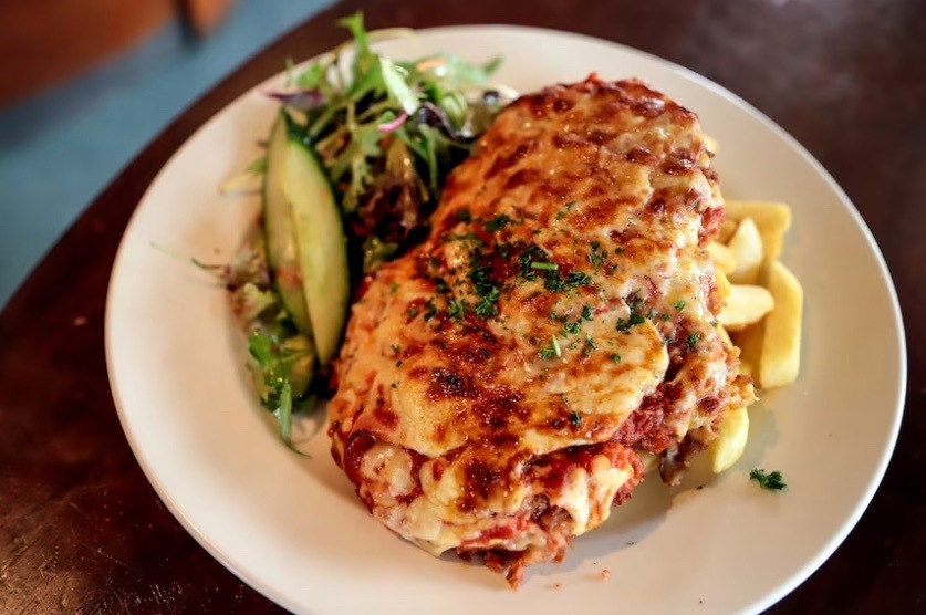 Inflation is making a visit to the pub more expensive, so how are publicans choosing the perfect parma price?