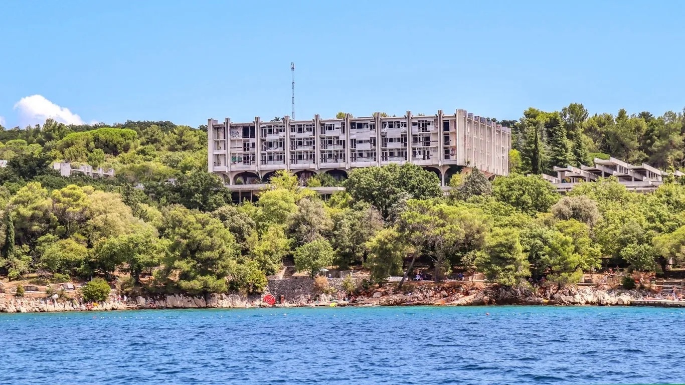 Forsaken Tales! 14 Of The Most Popular Abandoned Hotels Around The World