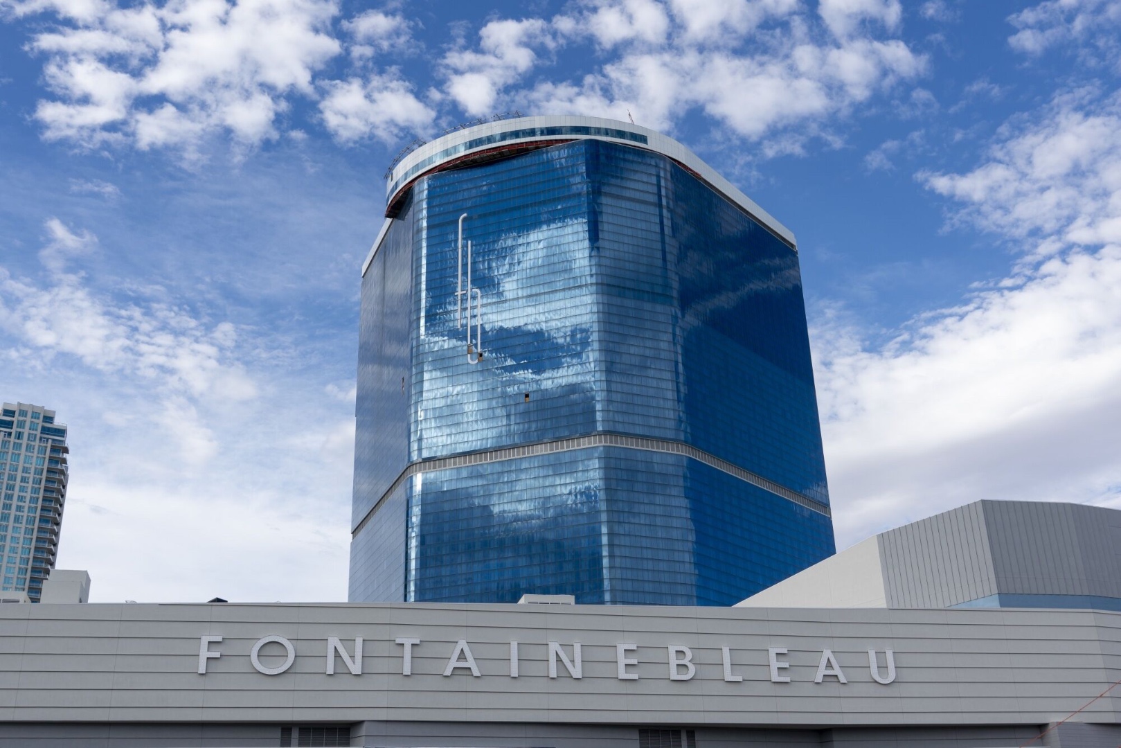 Vegas’ Newest Resort Is a $3.7 Billion Palace, 23 Years in the Making - Florida mogul Jeffrey Soffer brings his Fontainebleau brand to Sin City