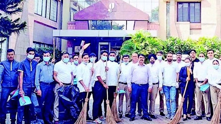 Mushtaq Group of Hotels organises cleanliness drive