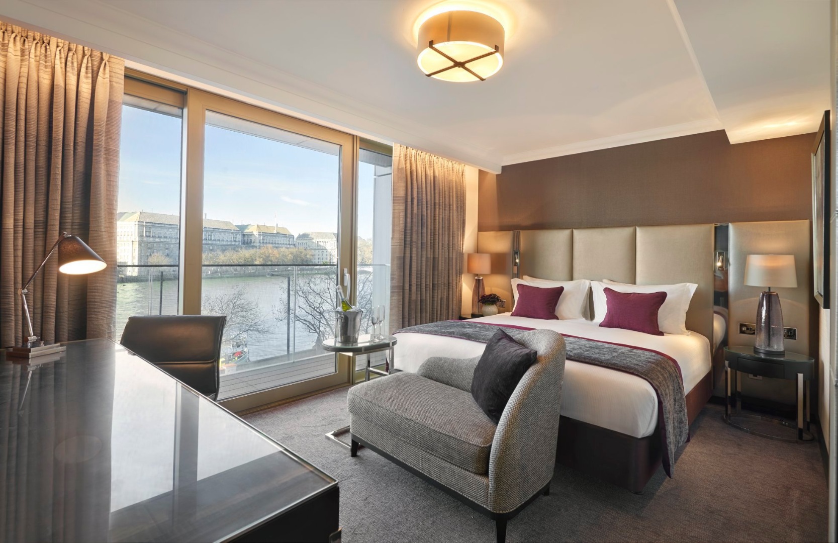 Hyatt Regency Albert Embankment: Uncovering the Owner’s Secrets and Service Shortfalls