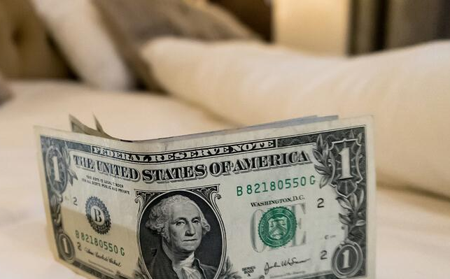 Digitizing Gratuity: Hotel Tipping for Modern Guests