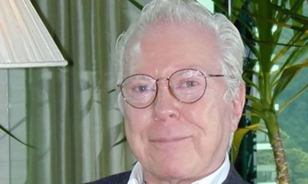 Legendary hotelier Bob Burns dies