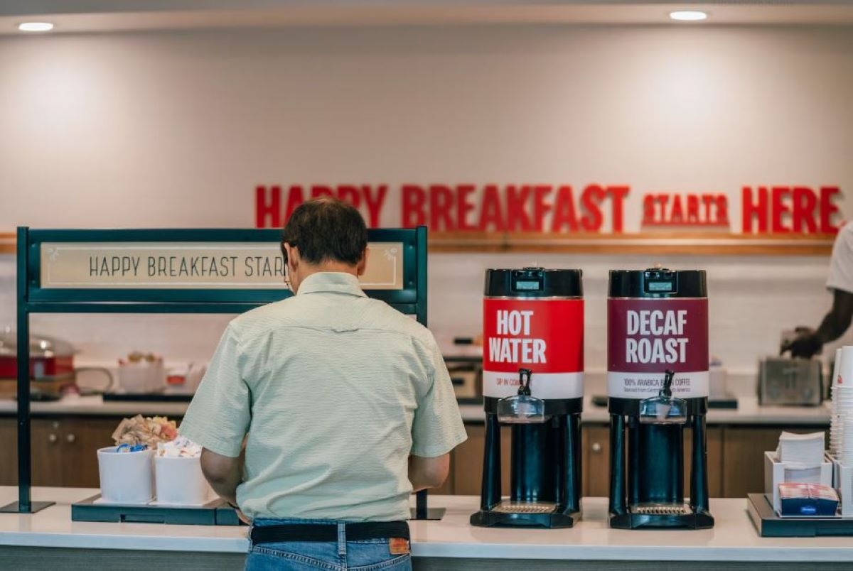12 rules for the hotel breakfast buffet