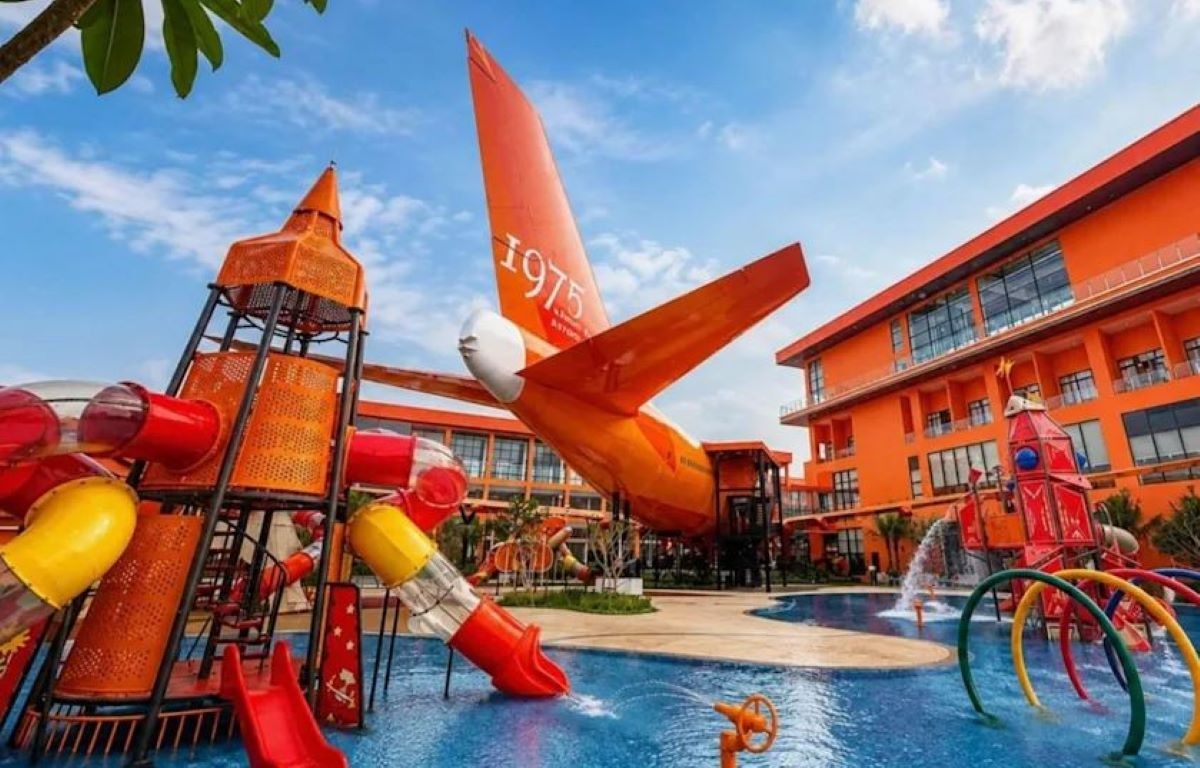 There is now one more cool new airplane hotel