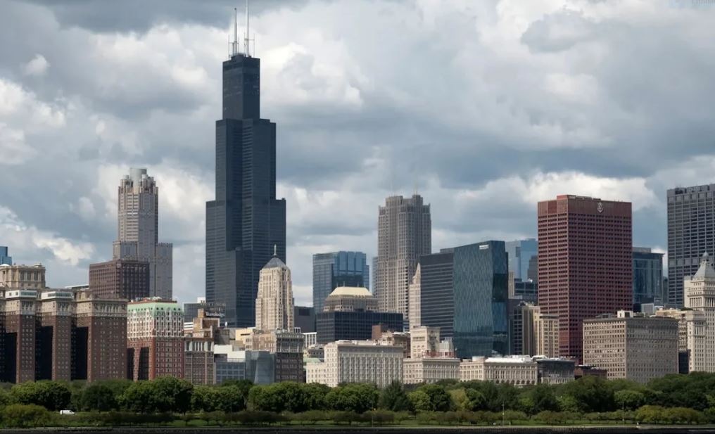 7,000 union hotel workers in Chicago authorize strike