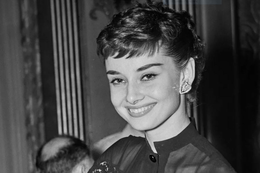 5 Of The Juiciest Anecdotes From London’s Most Storied Hotel